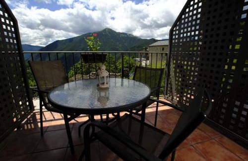 Buesa Hotel | Enchanting Balcon del Pirineo with Hot Tub & Pet Friendly