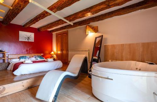 Buesa Hotel | Enchanting Balcon del Pirineo with Hot Tub & Pet Friendly