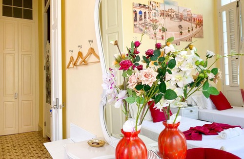 Old Havana House | Delightful Balcones Habana Vieja with Spa and Breakfast