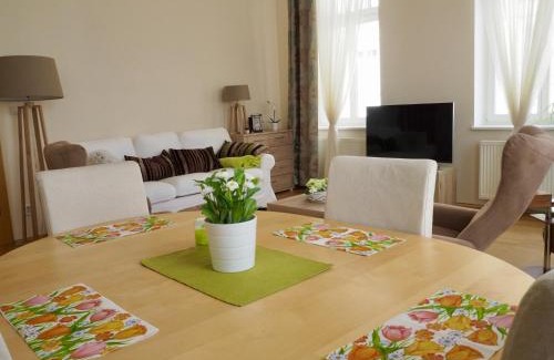 Marianske Lazne Apartment | Pet-Friendly Retreat: Balconies Above Colonnade Apartments