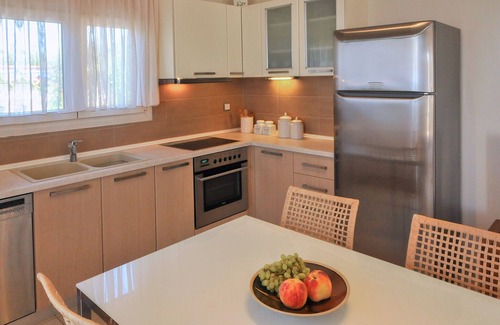 Skala Sotiros Apartment | Ocean View Garden Apartment - Perfect for Families & Couples