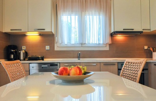 Skala Sotiros Apartment | Ocean View Garden Apartment - Perfect for Families & Couples