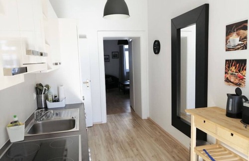 Funfhaus Apartment | Modern Arbio I Balcony 2-Bedroom Apt Steps from Schönbrunn