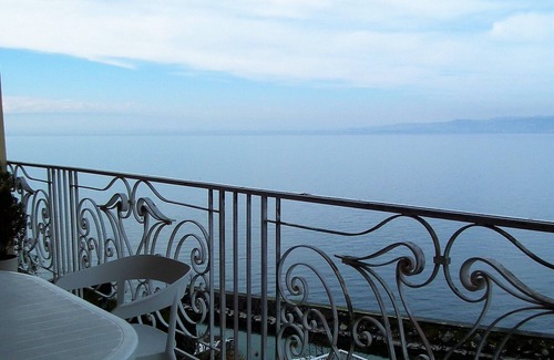 Meillerie Apartment | Lake Geneva Retreat: Guest Rated 9.8 with Scenic Balcony