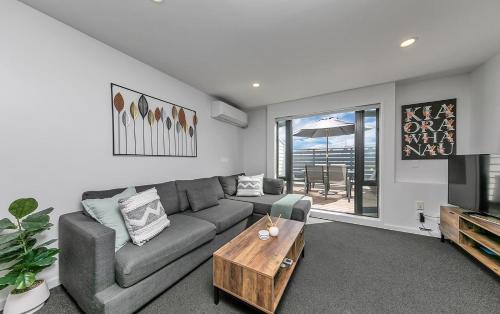 Parnell House | Cozy 3BR Townhouse with Balcony & Parking in Prime Location