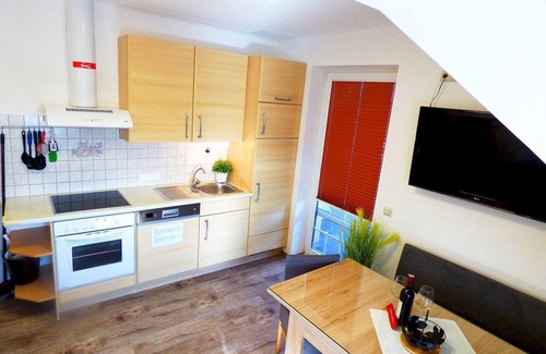 Morbisch am See Apartment | Scenic Balkonwohnung with Private Bathroom & Kitchen Amenities