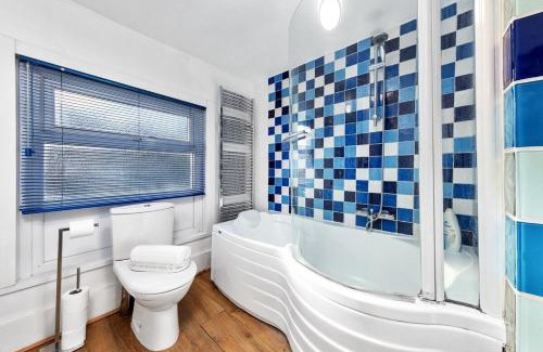 West Kensington Apartment | Stylish 1 Bedroom Flat in Central London Near Hyde Park