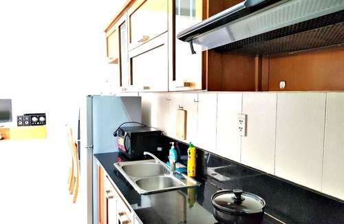 District 7 Apartment | Inviting Balcony & Garden View for Groups and Families