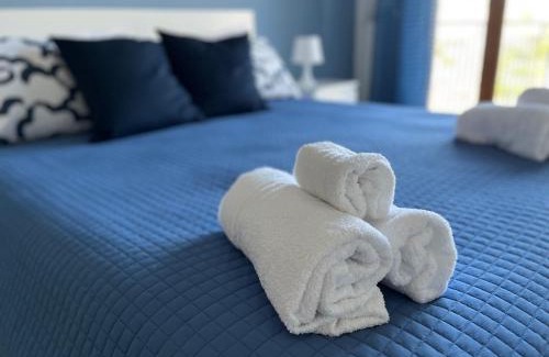 Materdei Apartment | Elegant Balcony House: Child-Friendly with 9.6 Rating