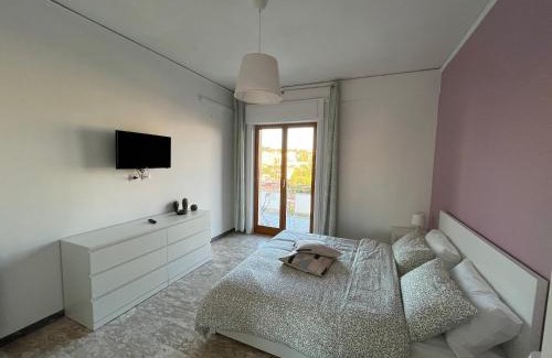 Materdei Apartment | Elegant Balcony House: Child-Friendly with 9.6 Rating