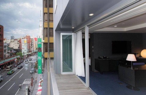 Nishiasakusa Hotel | Balcony King Suite hotel in amazing Taito City with AC, fitness room, WiFi