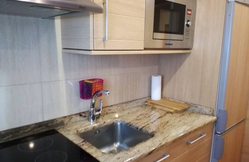 Pamplona City Centre Apartment | Cozy Getaway at Balcony of the Estafeta with Spa Access