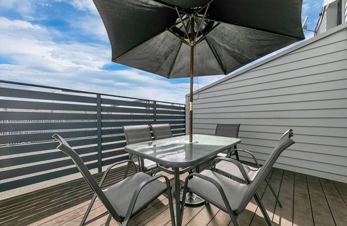Parnell House | Modern 3BR Parnell Townhouse with Balcony & Parking Access