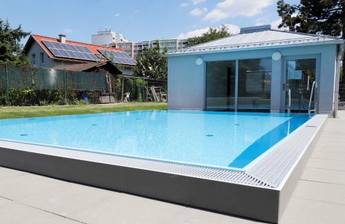 Donaustadt Apartment | Inviting Studio with Balcony, Pool & Free Parking Awaits
