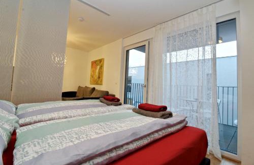 Donaustadt Apartment | Inviting Studio with Balcony, Pool & Free Parking Awaits