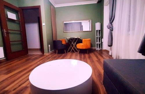Pendik Apartment | Balcony , Pool, In Nature