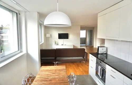 Oerlikon Apartment | Relax in the Balcony Suite: Family-Friendly City Retreat