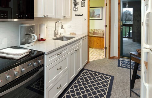 Cedar Condo | Scenic Balcony with Lake Michigan & Golf View - Guest Rated 9.8