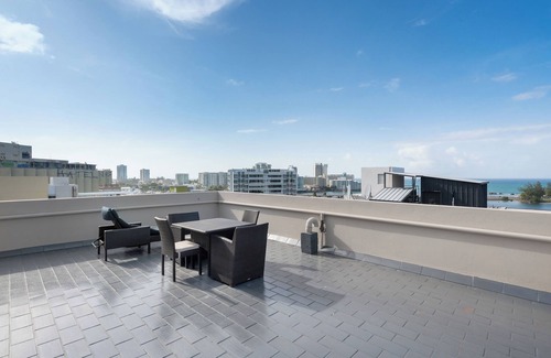 Miramar Apartment | Balcony With Views | King-Sized Bed | Free Parking