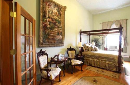 Merrickville Hotel | Discover Baldachin Inn: Pet-Friendly with Oceanfront Views