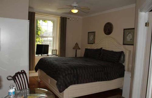 Merrickville Hotel | Discover Baldachin Inn: Pet-Friendly with Oceanfront Views
