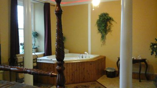 Merrickville Hotel | Discover Baldachin Inn: Pet-Friendly with Oceanfront Views