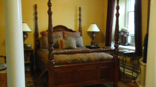 Merrickville Hotel | Discover Baldachin Inn: Pet-Friendly with Oceanfront Views