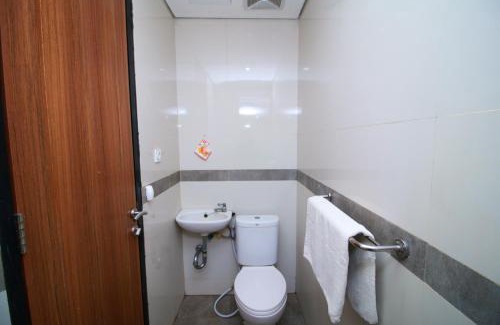 Gandaria-selatan House | Family-Friendly Bale Resident: A Budget Retreat Awaits