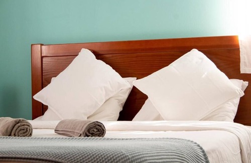 Baleal House | Relaxing Baleal GuestHouse: Family-Friendly with Spa & Kitchen