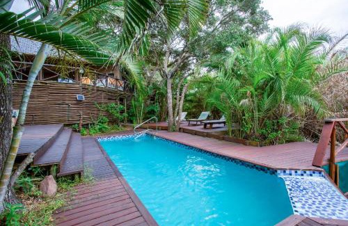 Zitundo Apartment | Experience Baleia Azul 24: Oceanfront Stay with Pool