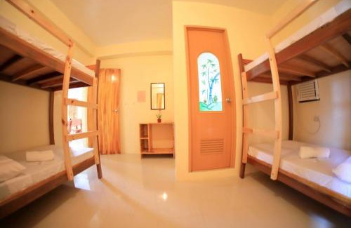 Basco House | Exceptional Baletin Hometel: Family-Friendly with Hot Tub