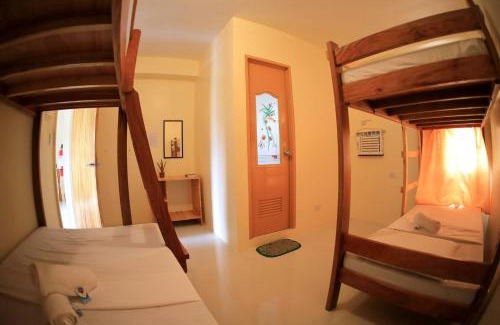 Basco House | Exceptional Baletin Hometel: Family-Friendly with Hot Tub