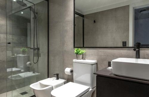 Punta Carretas Apartment | Baliñas Boutique: 4-Star Retreat with Family-Friendly Perks
