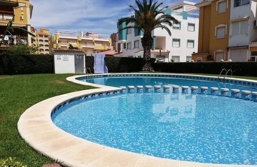 Xeraco Beach Apartment | Family-Friendly Bali 5B: Relax by the Pool & Enjoy Spa