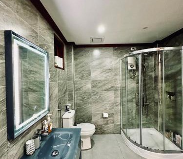 Boac Villa | Bali-Inspired Villa with Private Pool ,Sleeps 10