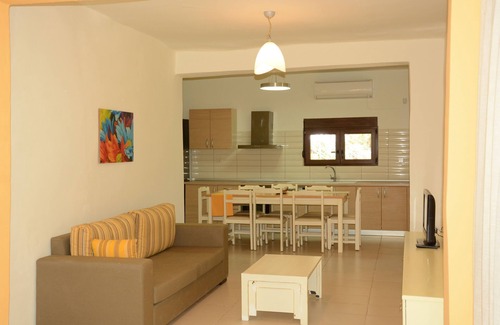 Bali Villa | Relaxing Bali Residence Villa with Private Jacuzzi Near Beach