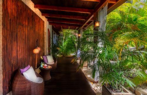 Noord House | Discover Bali Retreat Aruba: Pools, Cinema & Oceanfront Bliss