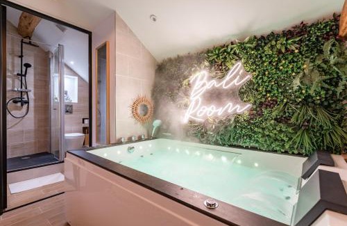 Montgeron Apartment | Experience Bali Room: Refreshing Studio with Hot Tub Escape