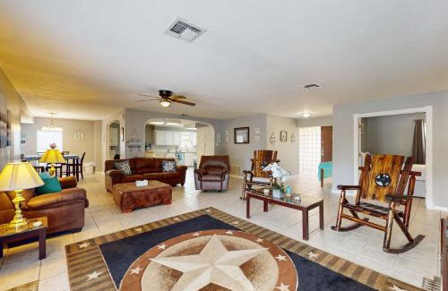 Flour Bluff House | Bali Shores Getaway