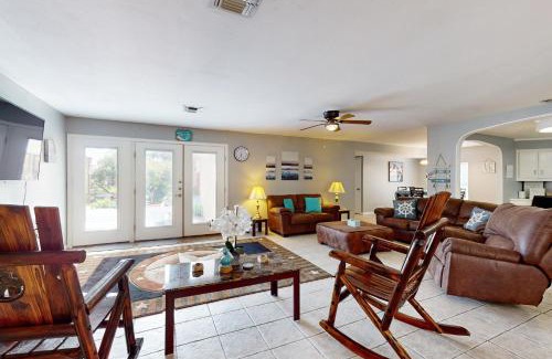 Flour Bluff House | Bali Shores Getaway