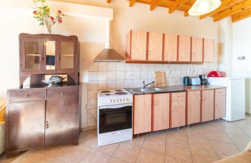 Chlomos House | Balis Panorama: Pet-Friendly 4-Star Escape with Great Reviews