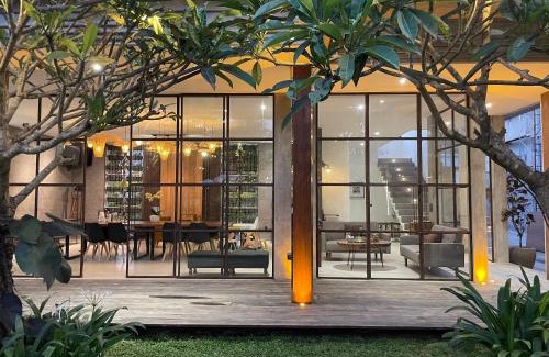 Sukawati Villa | Discover Balitri: 9BR Villa with Pool & Ocean Views