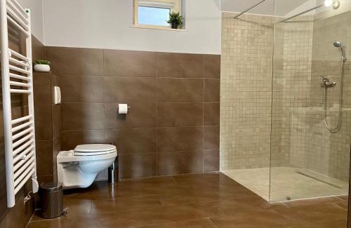 Balatonfured Bed & Breakfast | Experience Balkon Apartmanház: Pet-Friendly Ocean Views