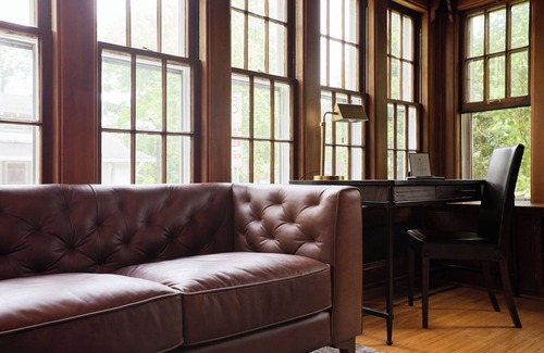 Bloomington House | Ideal Stay Near IU Campus for Families & Alumni - Pet Friendly
