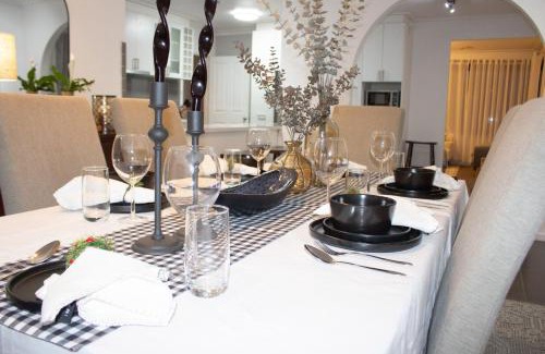 Wendouree House | Family-Friendly Cottage with Big Backyard & Pet Amenities