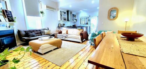 Golden Point House | Pet-Friendly Grant Street Cottage with Coastal Vibe