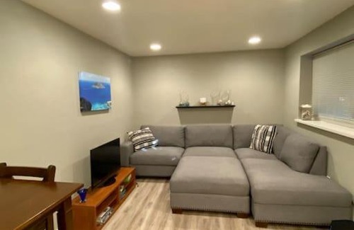 West Woodland Apartment | Cozy Ballard 1 Bedroom Condo with In-Unit Laundry