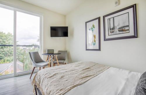 Old Ballard Apartment | Unique Ballard Studio with Rooftop BBQ Near Dining