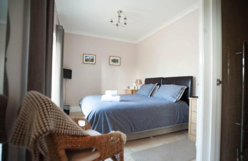 North Cornelly Bed & Breakfast | Cozy Ballas Farm Country Guest House with Family-Friendly Dining