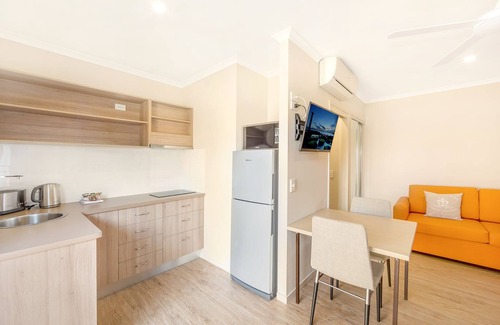 Ballina Hotel | Discover Ballina Travellers Lodge with Ocean Views & Pool